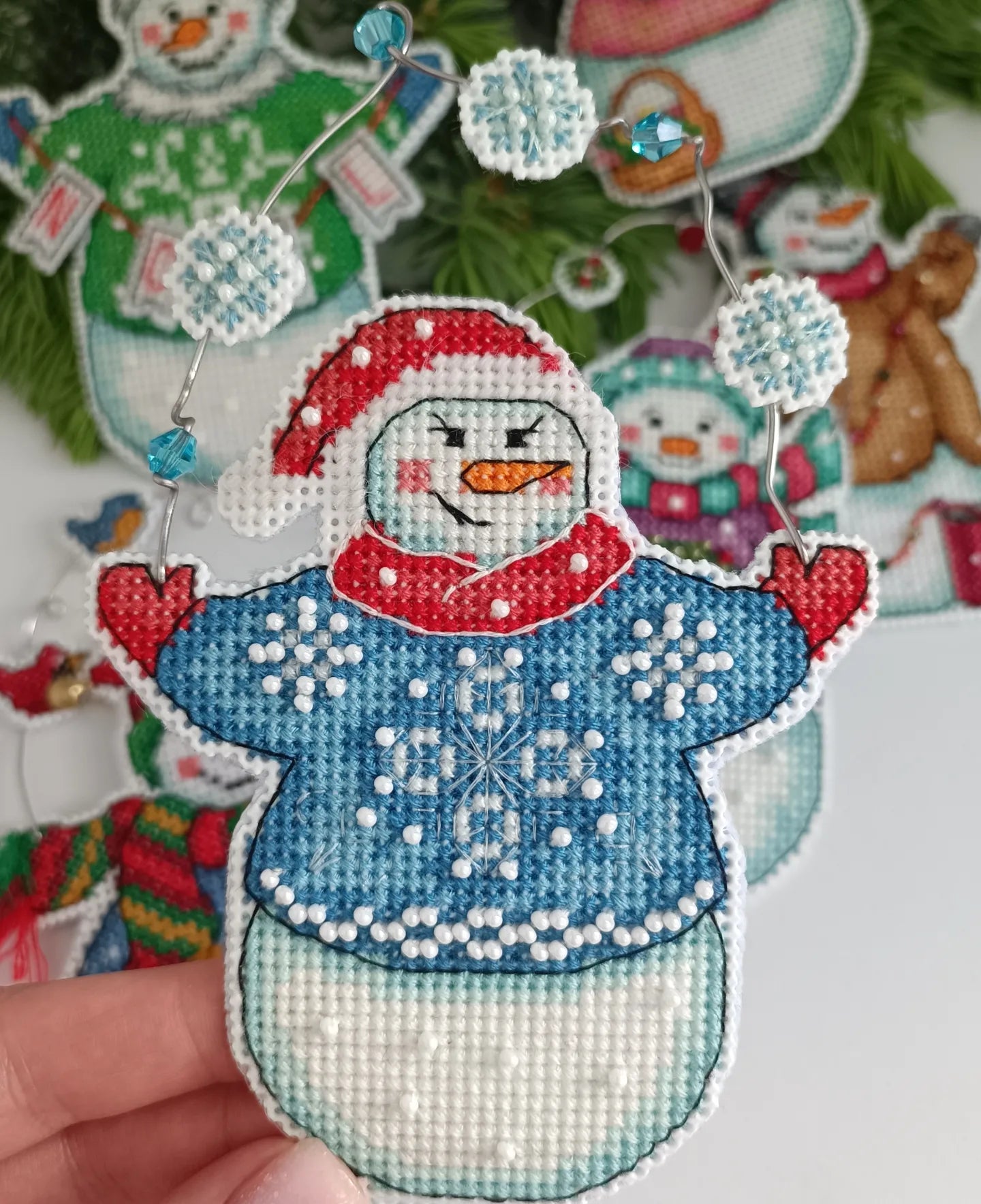 Cozy Crosses Let it Snow B001 Counted Cross Stitch Kit, Plastic Canvas Snowman Ornament