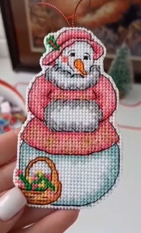Cozy Crosses Lady Snow B006 Counted Cross Stitch Kit, Plastic Canvas Snowman Ornament