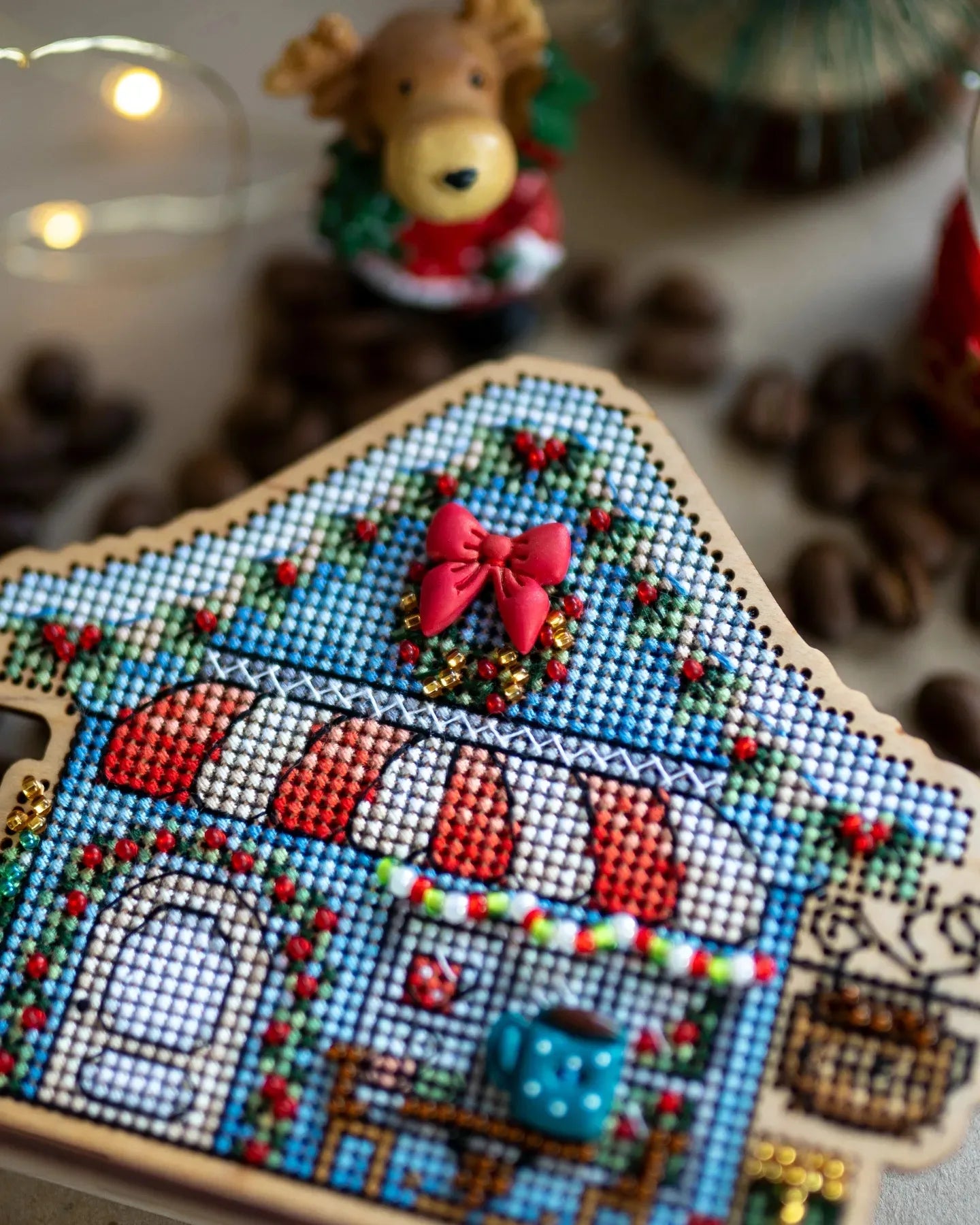 Cozy Crosses Christmas Cafe H004 Counted Cross Stitch Kit, Coffee House on Wood