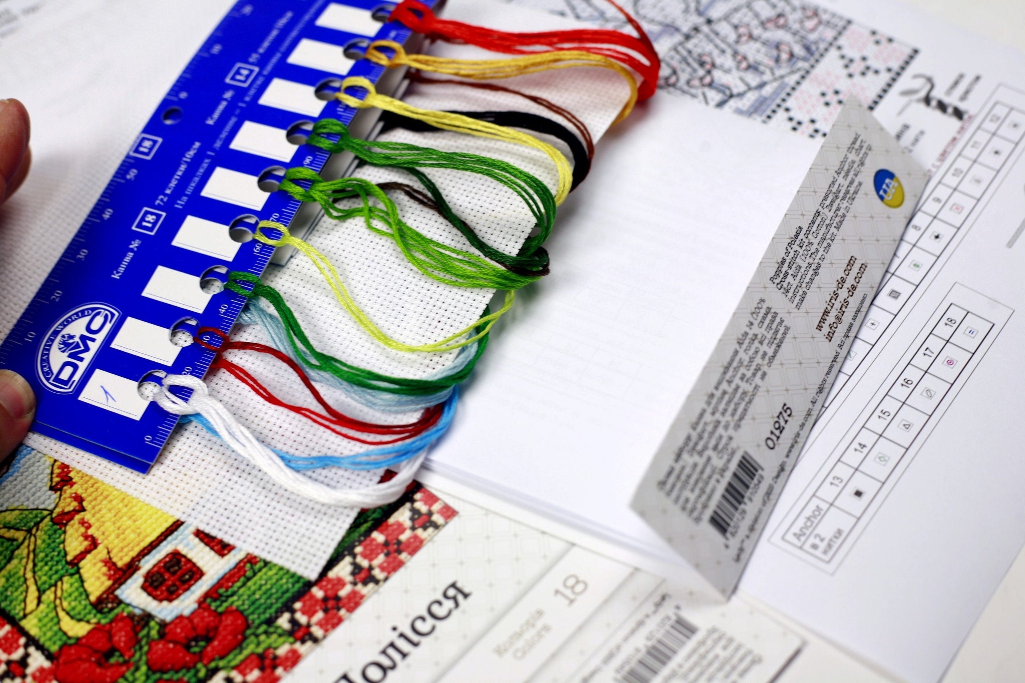 Counted Cross Stitch Kit, Polesie Poppies (Hut), 01275