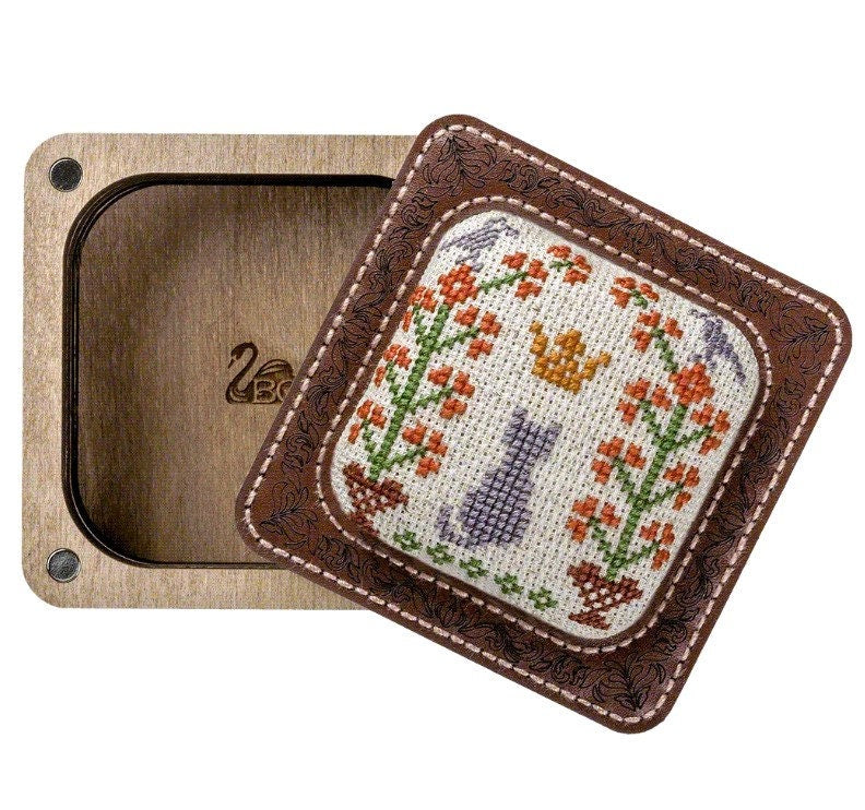 DIY Cross Stitch Needle Holder Kit: Plywood Needle Case, Embroidery Top