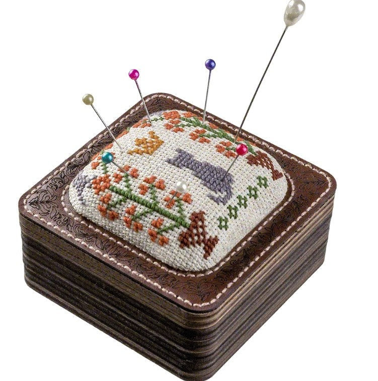 DIY Cross Stitch Needle Holder Kit: Plywood Needle Case, Embroidery Top