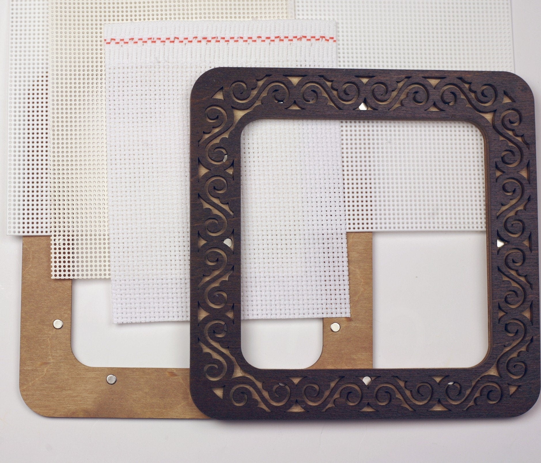 Plywood Embroidery Hoop with Magnetic Holders, for Cross Stitch 2.3x2.3 IN