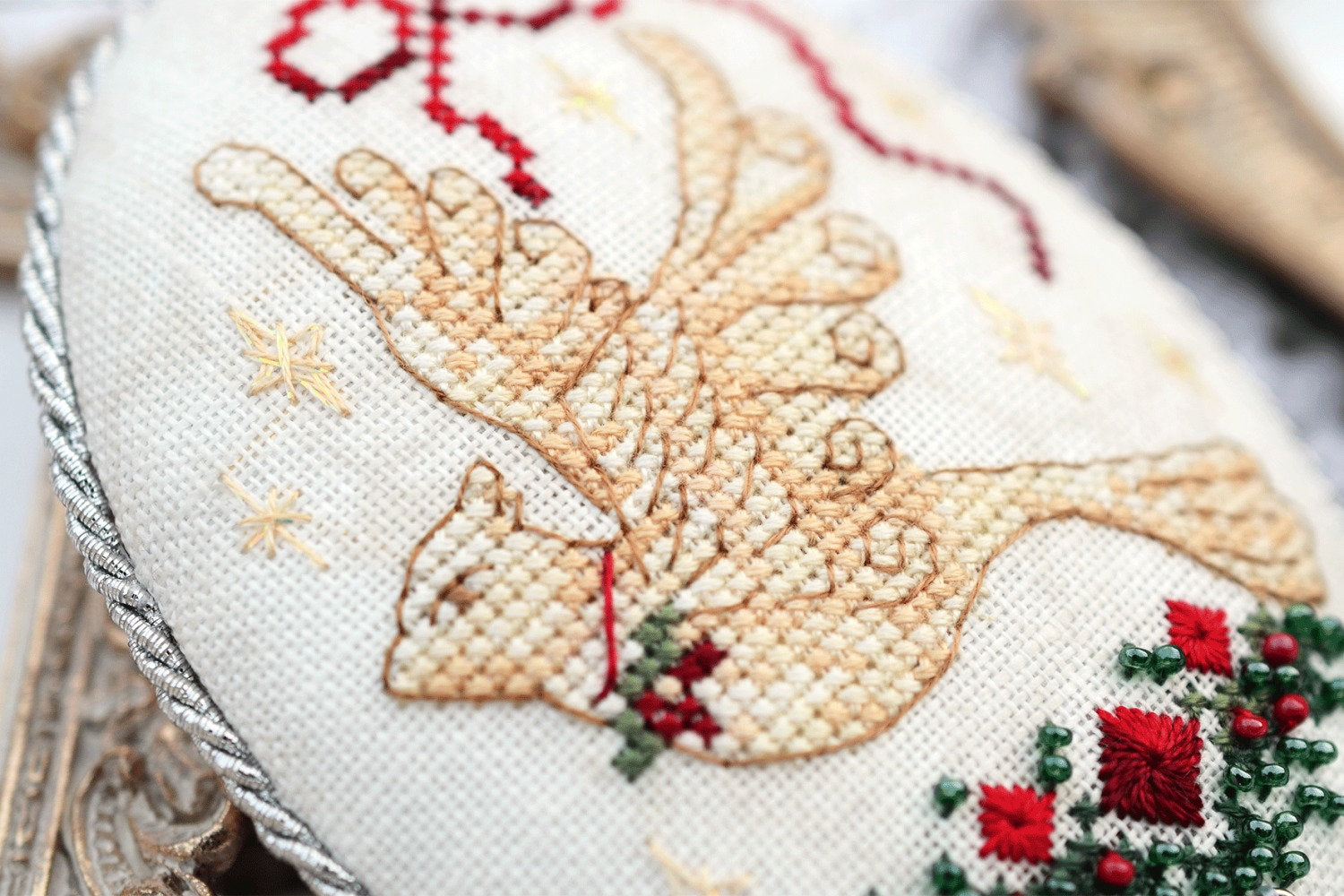 Pin Keep Bird Cross Stitch Kit: Vintage Christmas Ornament, Hand-dyed Threads , Linen