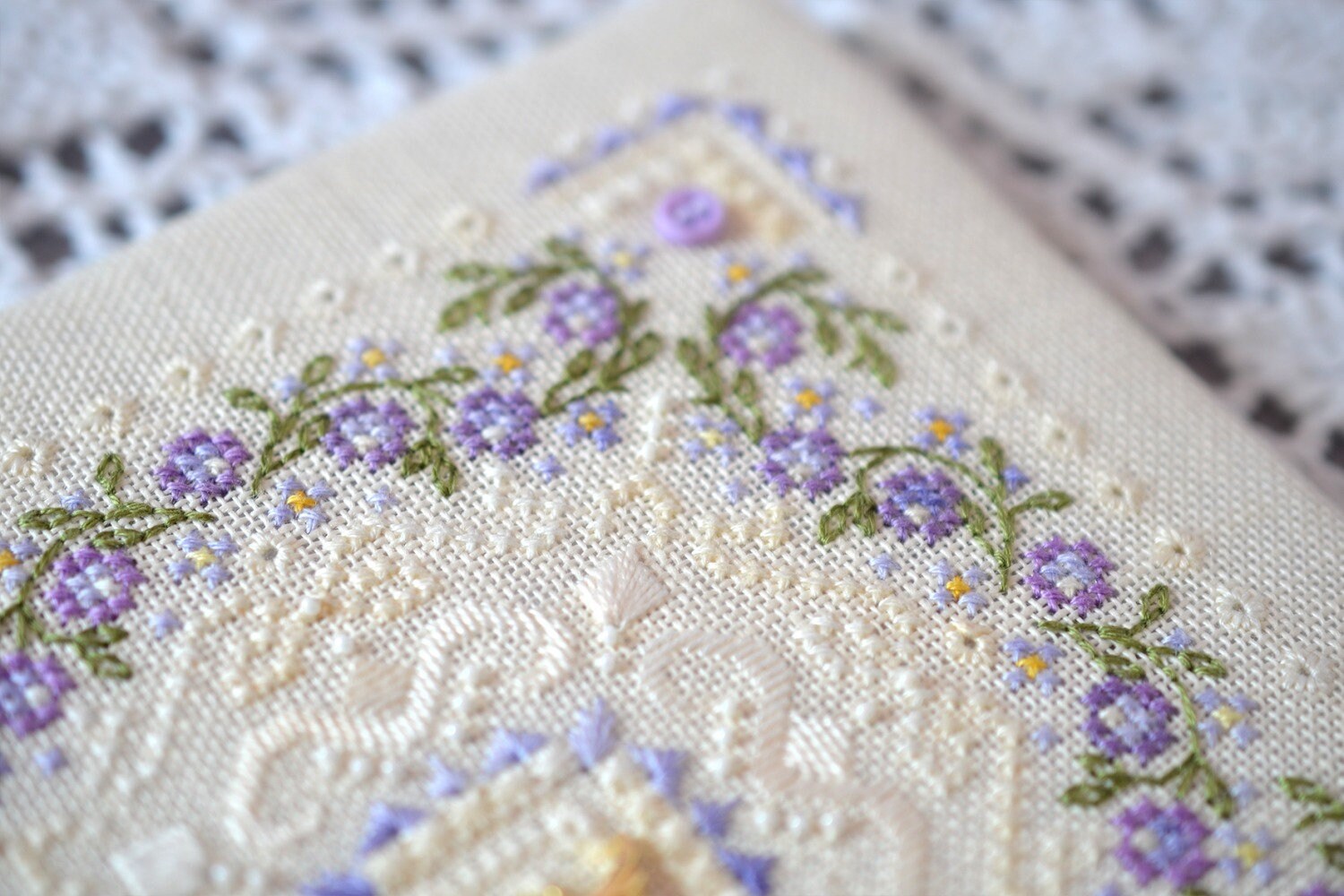 Counted Cross Stitch Black Marshmallow sampler Tela-Artis X-601, Evenweave Fabric, hand-dyed DMC muline, melange