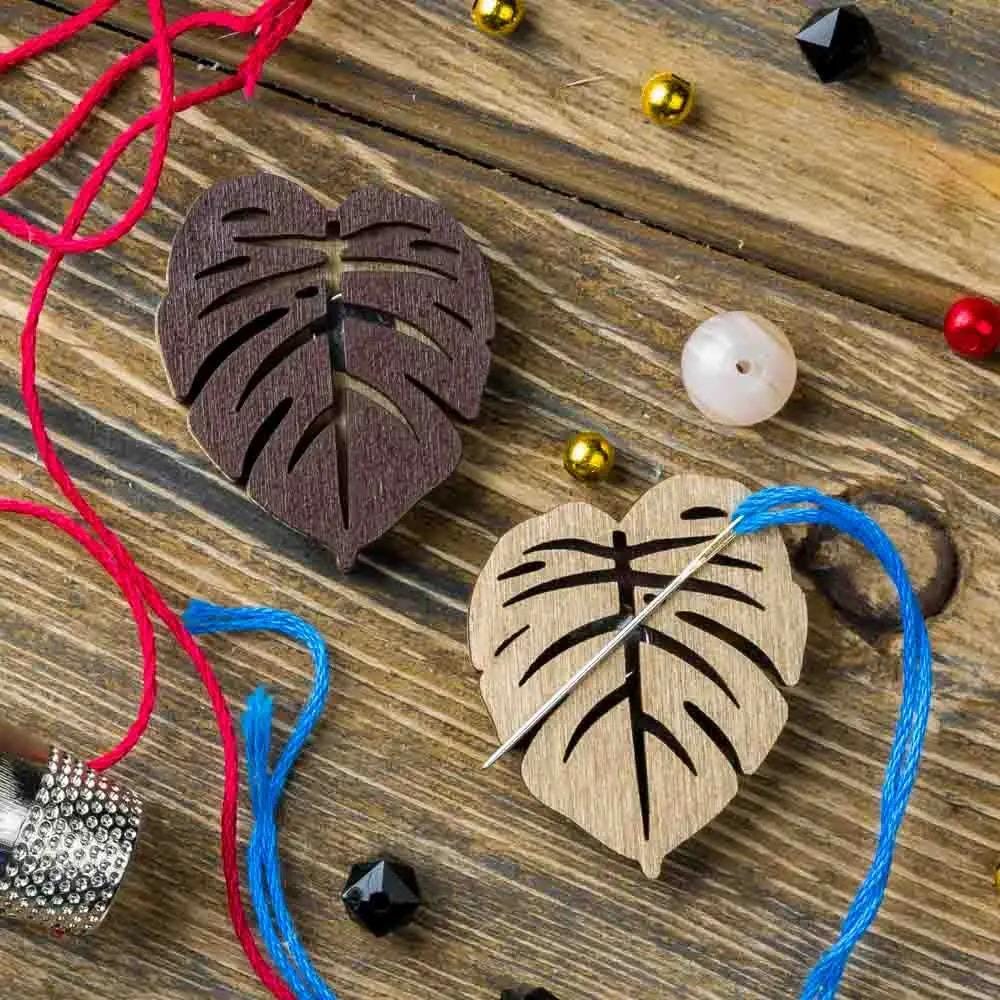 Needle holder magnetic plywood, leafs design, 2 sides, 3.5*4 cm, MH-063 ( 1 Item)