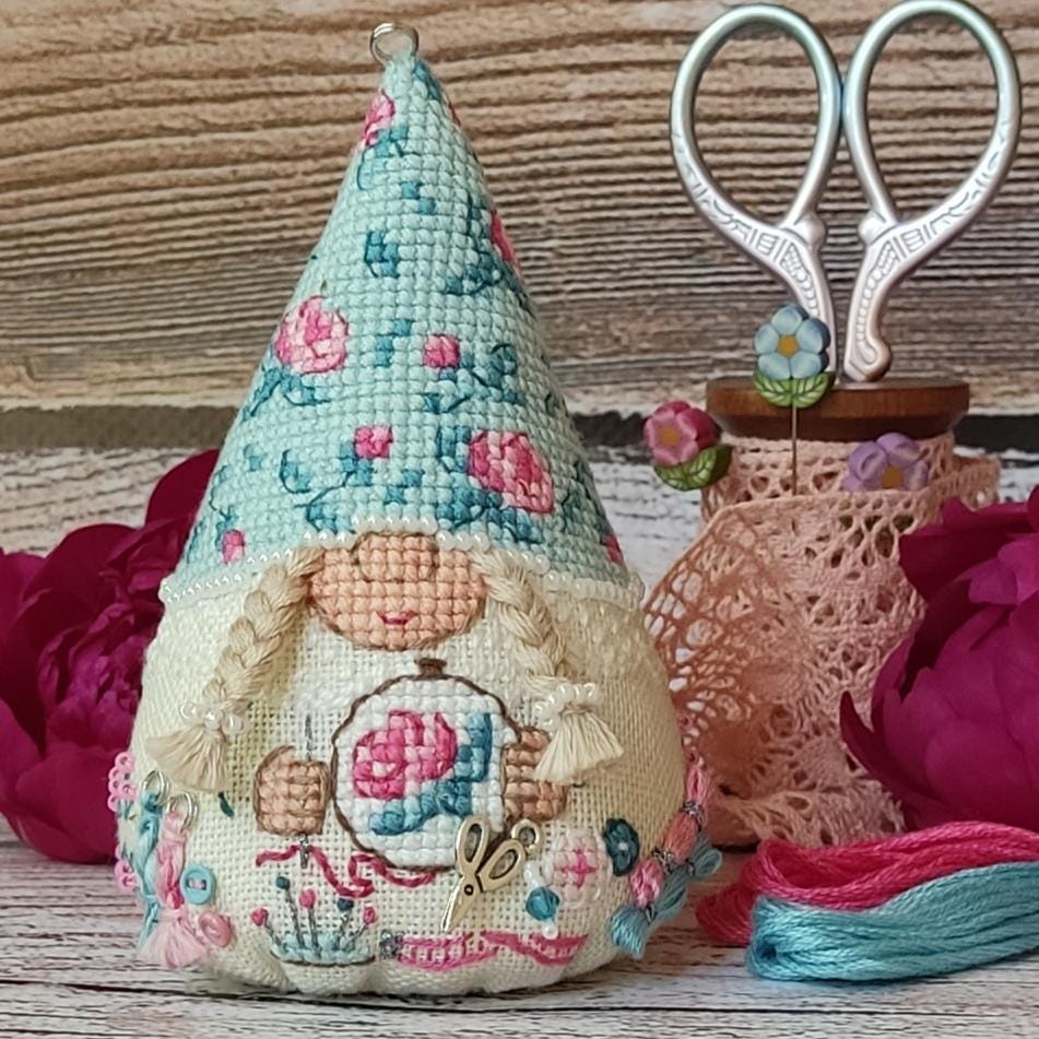 Counted Cross Stitch Kit – Gnome Mrs. Embroiderer Toy, Linen Fabric & Beads, DIY Embroidery