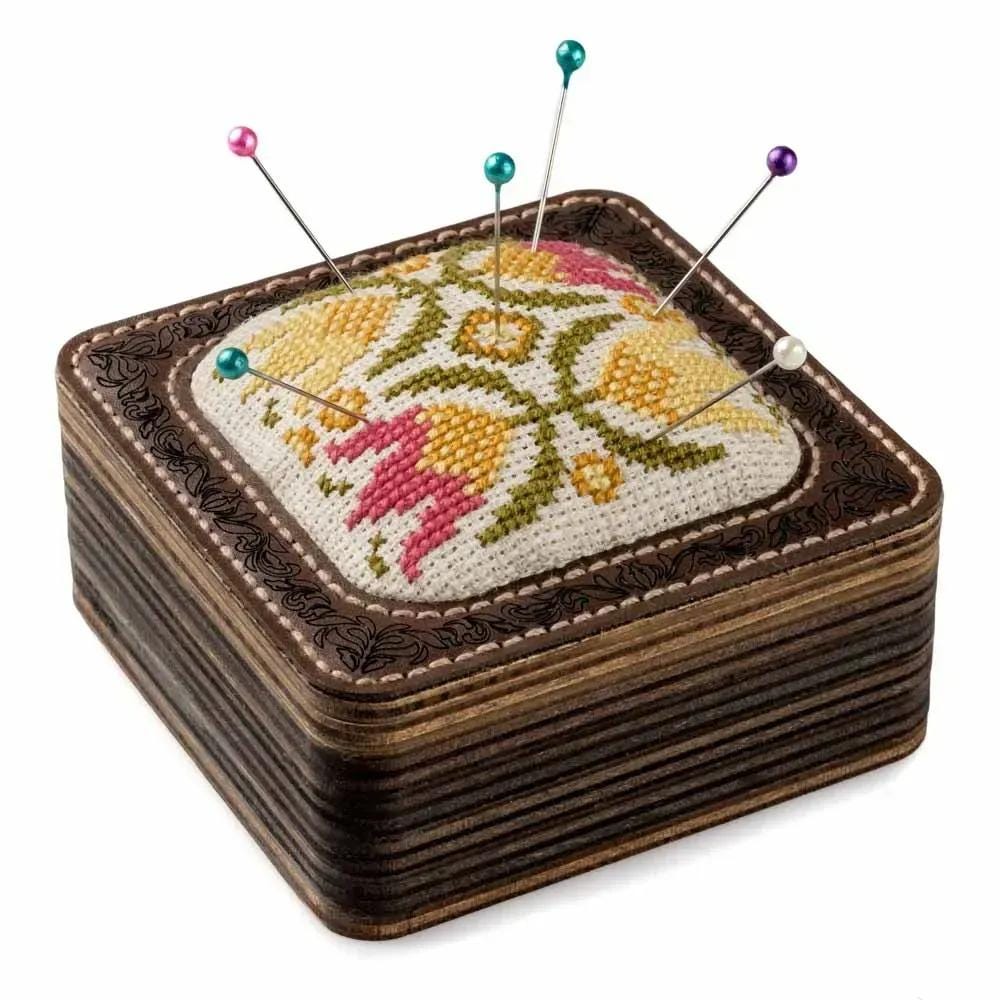 Pincushion kit  plywood with cross stitch top, 8,5*8,5 cm, Wonderland Crafts TL-078 DIY