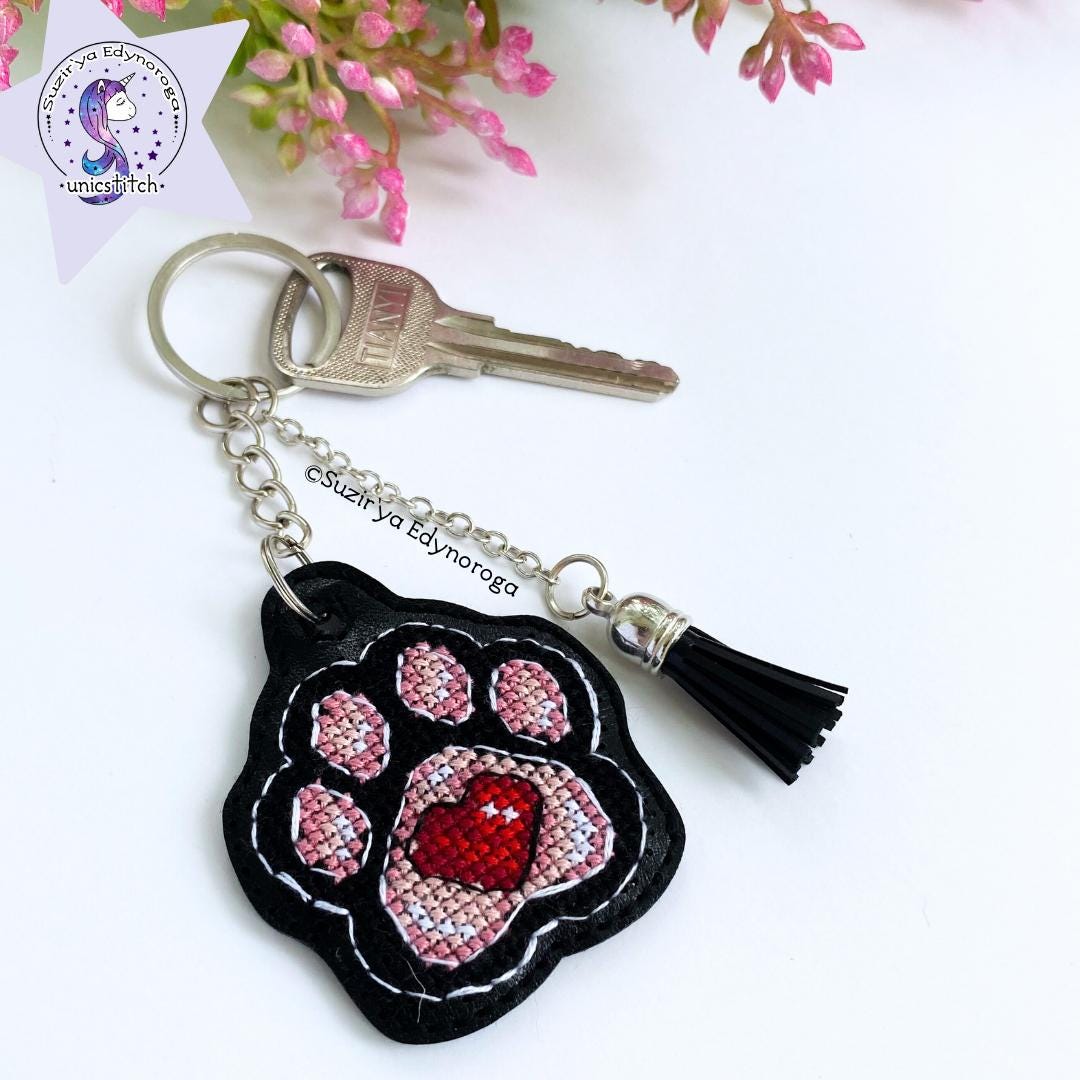 Black Cat Paw Embroidery Kit: DIY Keychain, Leatherette Base