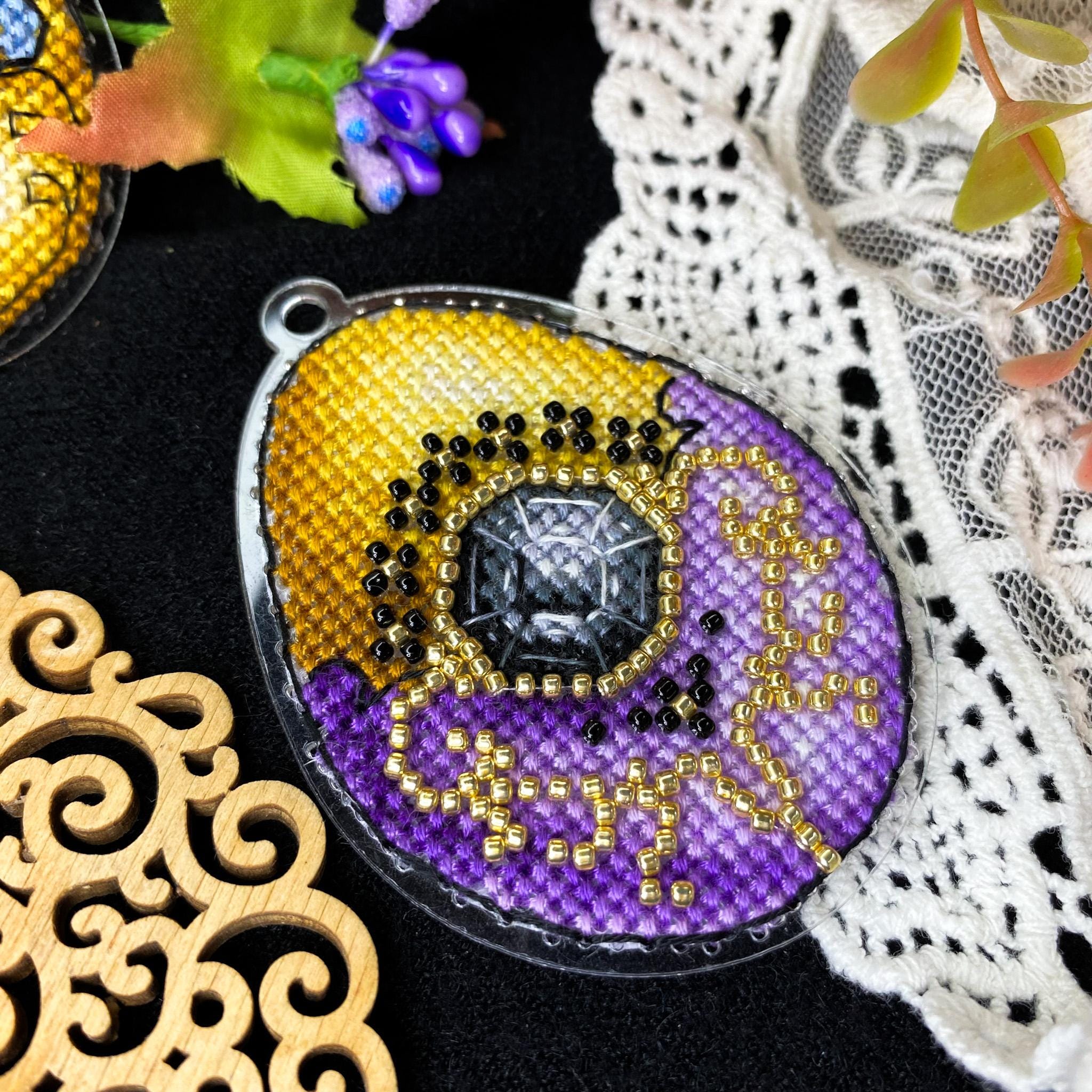 Tourmaline treasure - Easter egg Cross Stitch Kit: Beads & Threads on Plastic Base