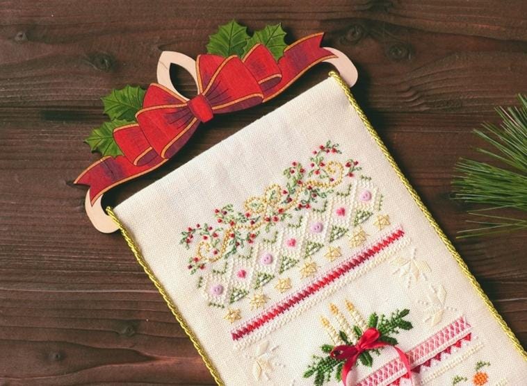 Plywood Embroidery Hangers: Bell Pull with a bow Design, 5.9" Wide (2pcs)