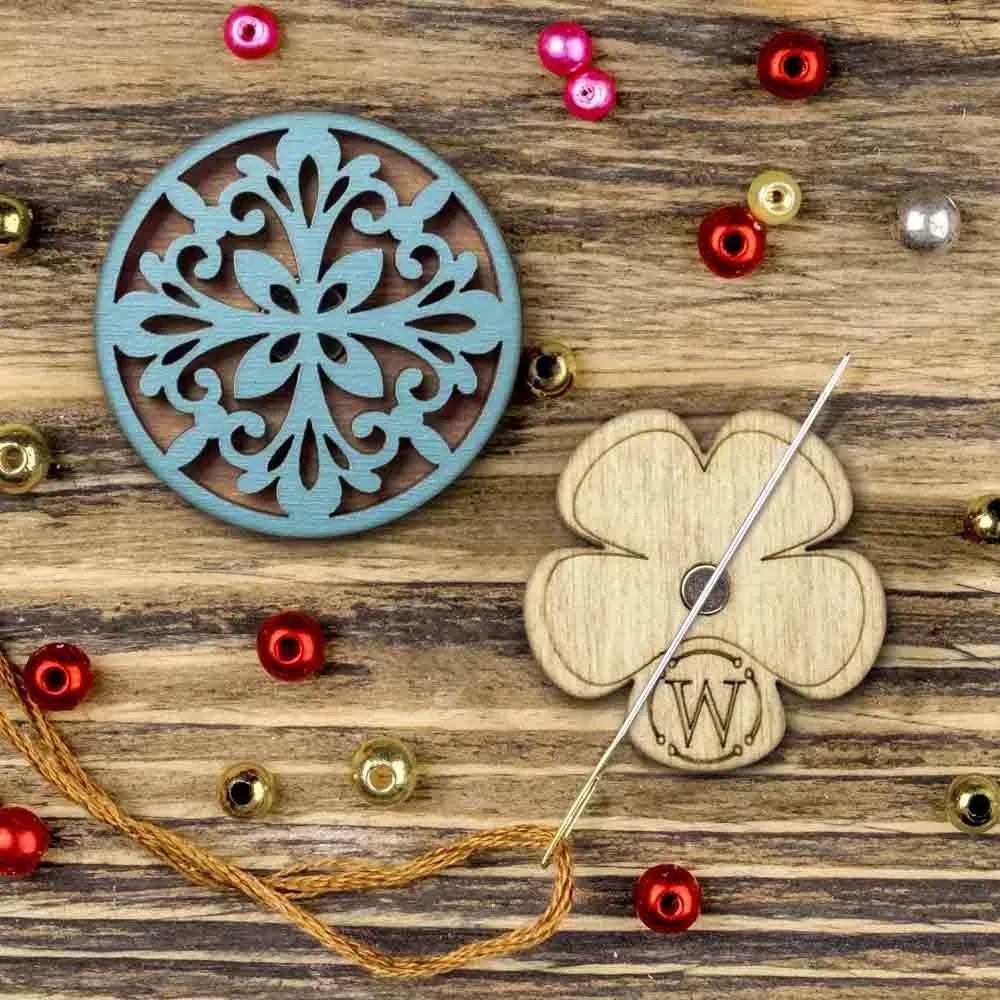 Magnetic needle holder from plywood, 3.5*3.5 cm, MH-109 ( 1 Item)