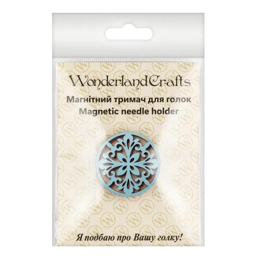 Magnetic needle holder from plywood, 3.5*3.5 cm, MH-109 ( 1 Item)