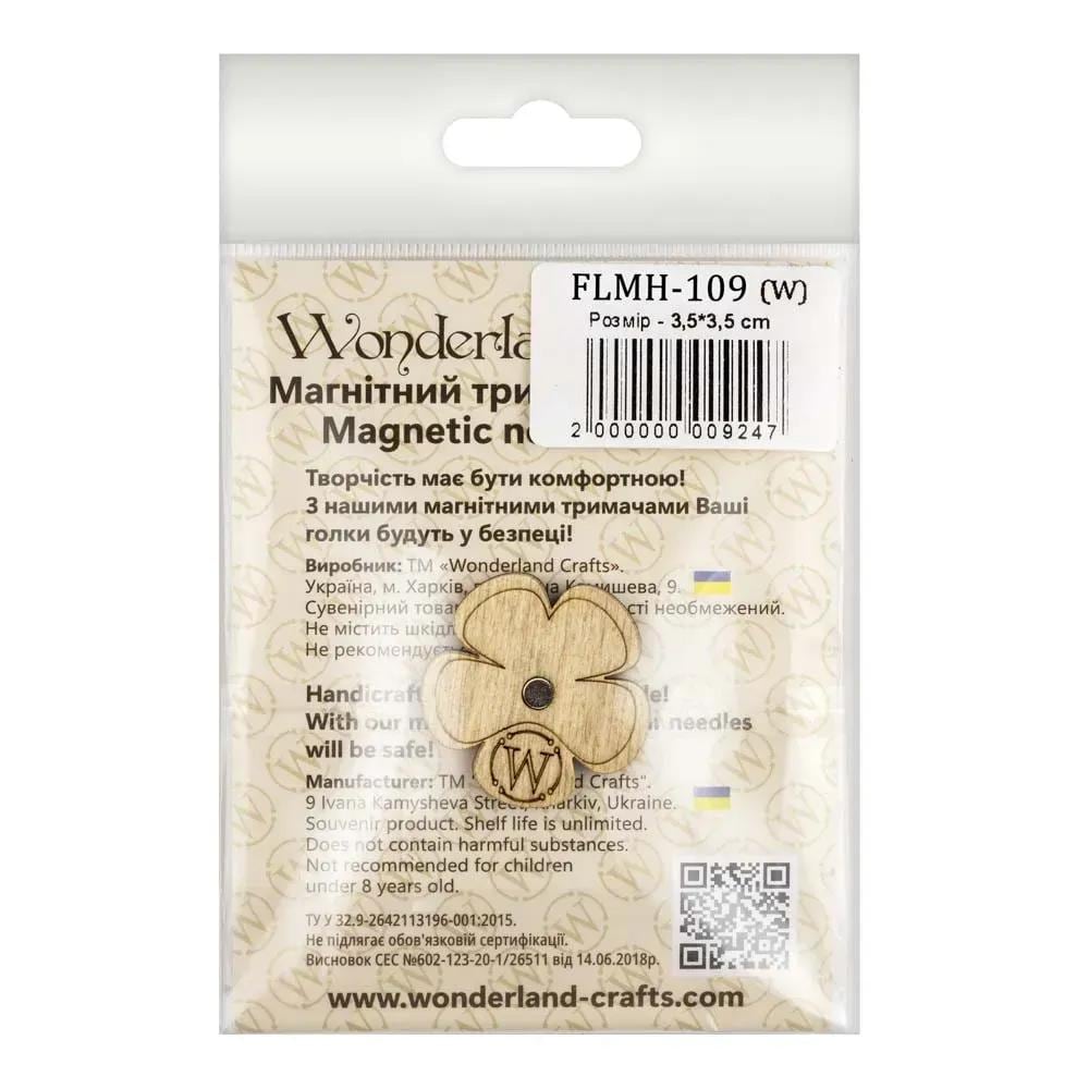 Magnetic needle holder from plywood, 3.5*3.5 cm, MH-109 ( 1 Item)